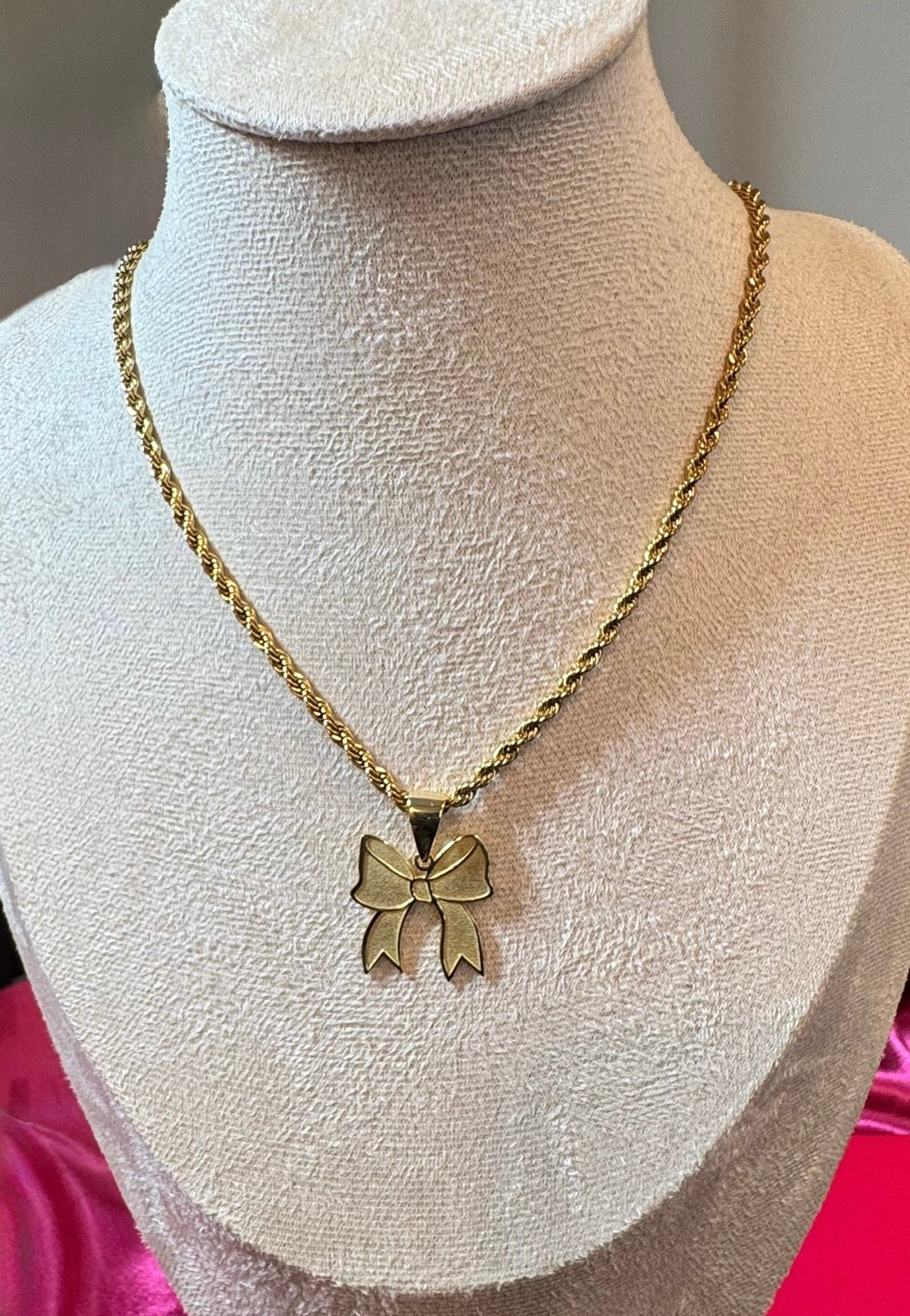 Bow Necklace