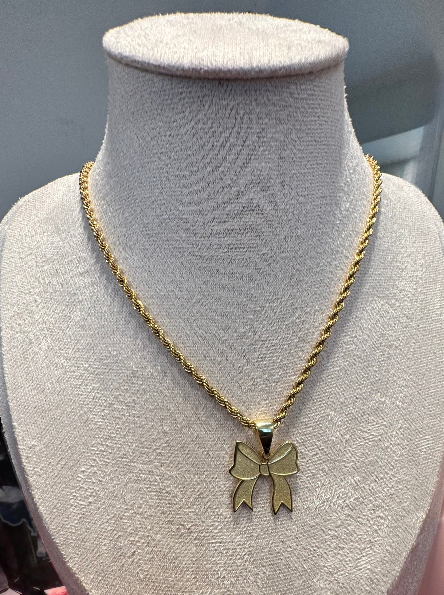Bow Necklace