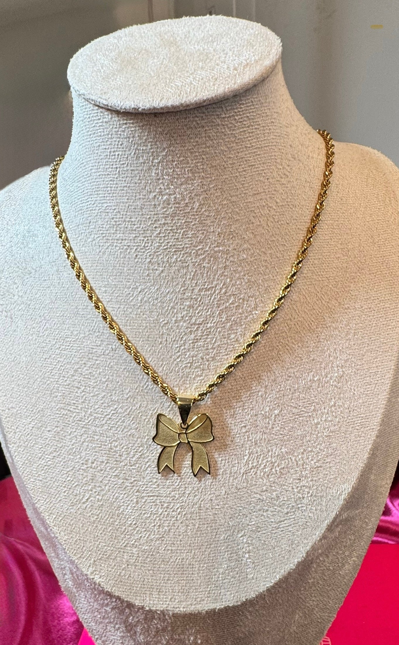 Bow Necklace