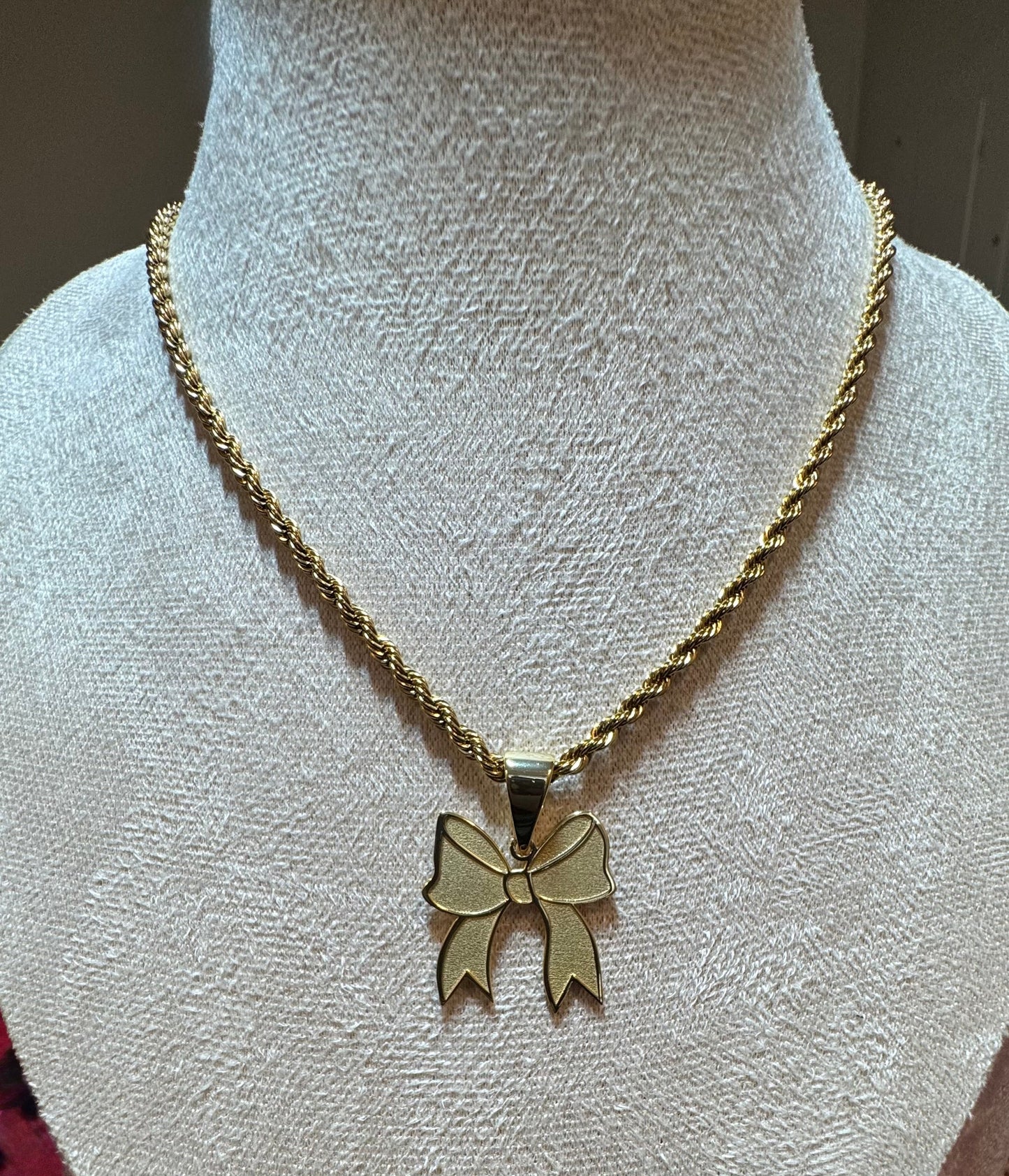 Bow Necklace